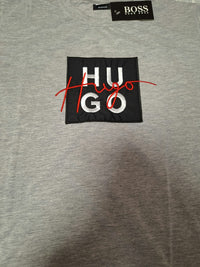 Detalle del tejido de algodón de la camiseta HUGO gris jaspeado