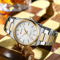 Reloj CURREN de hombre con esfera blanca y brazalete bicolor de acero y oro